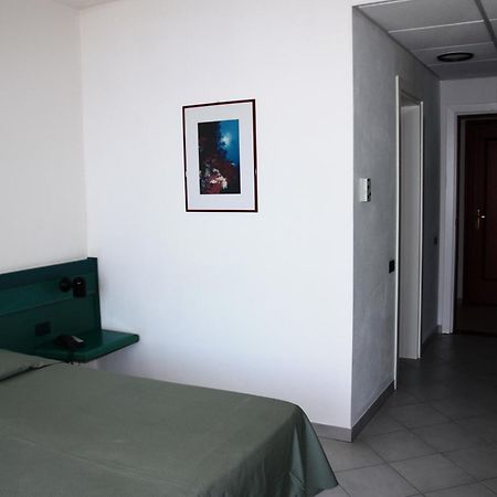 Hotel Miralonga La Maddalena  Zewnętrze zdjęcie